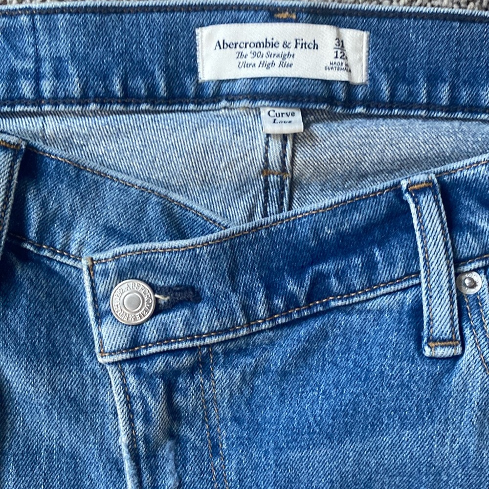 Abercrombie & fitch, medium wash, 90s straight ultra high rise, curve love